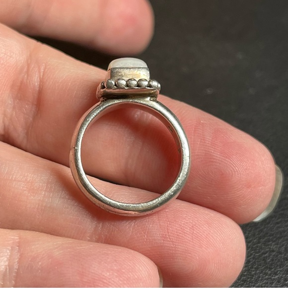 Silpada Sterling Silver Button Frame R1617 Mother Of Pearl Band Ring 925 Sz: 5 - Picture 6 of 8